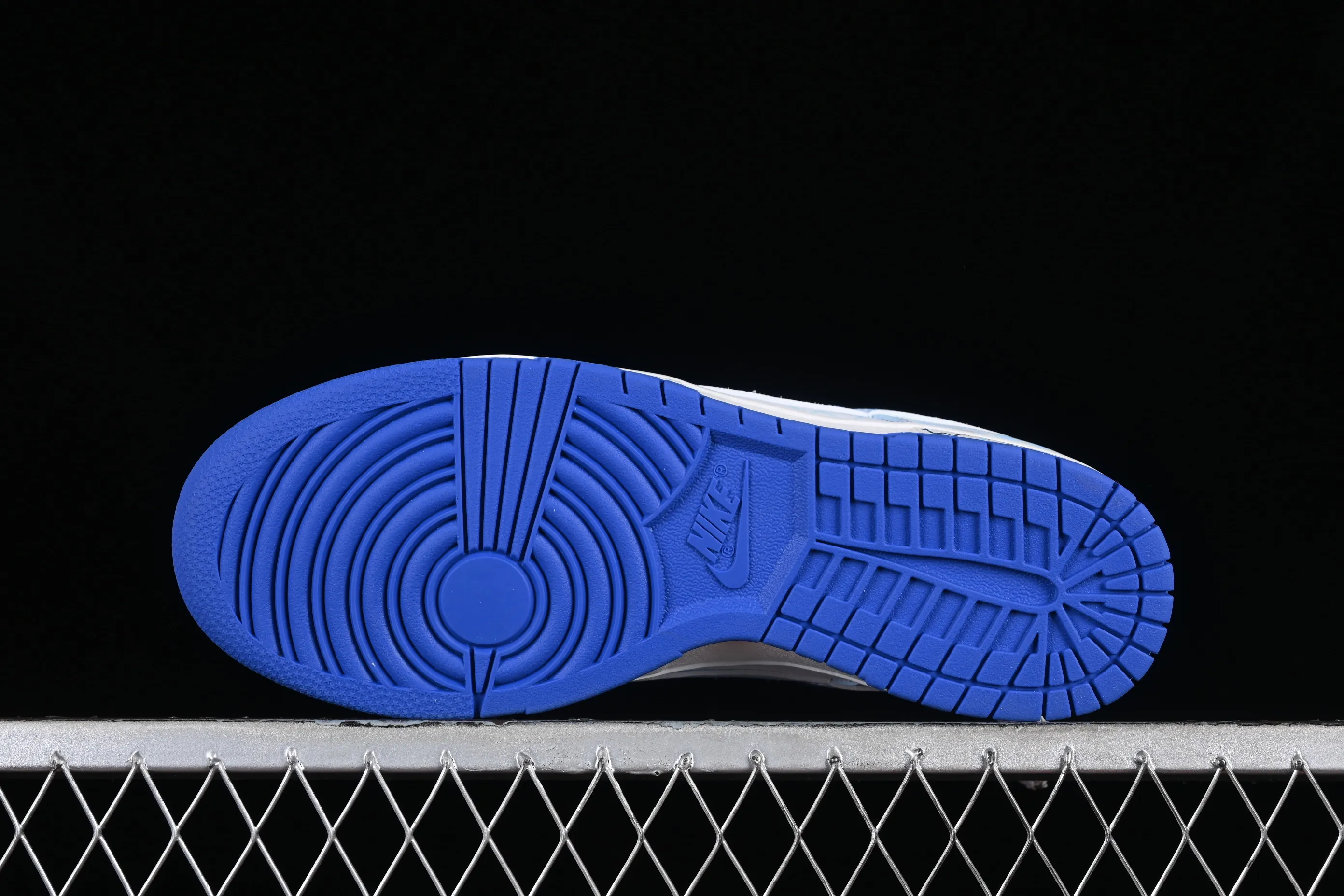 All categories Nk SB Dunk series Nk SB Dunk Low low-top sneakers Nk Dunk Low Winter has arrived Simple white and blue SB strap low-top casual sneakers DV0831-104